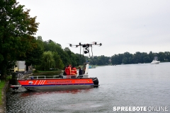 spreebote-Burke-uebergabe-Drohne-Boot-90