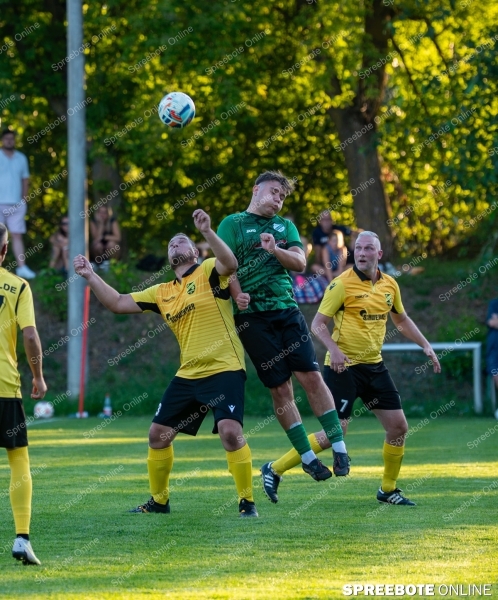 Spreebote-Von-der-Bank-zum-Pokalhelden_gallery1_09