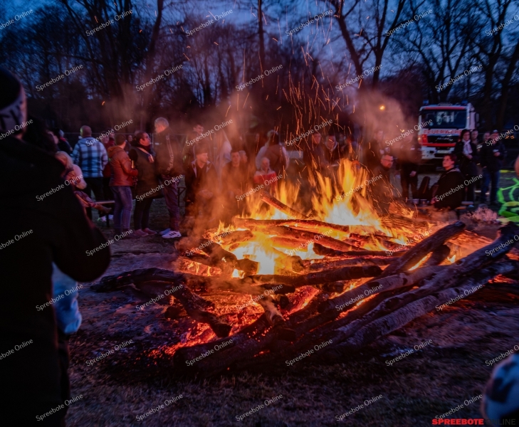 Spreebote-Zwischen-Feuerschale-Partyarea_gallery1_01