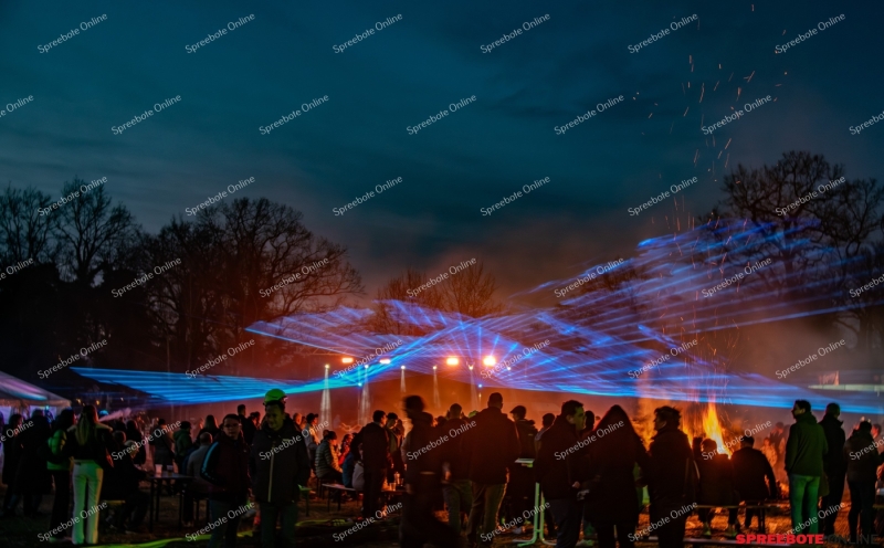 Spreebote-Zwischen-Feuerschale-Partyarea_gallery1_03