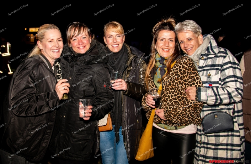 Spreebote-Zwischen-Feuerschale-Partyarea_gallery1_04