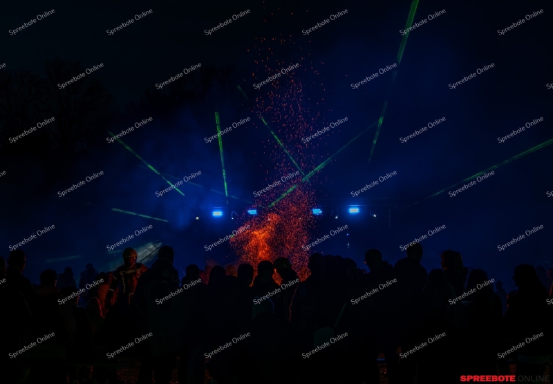 Spreebote-Zwischen-Feuerschale-Partyarea_gallery1_05
