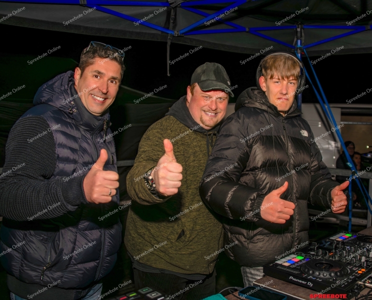 Spreebote-Zwischen-Feuerschale-Partyarea_gallery1_06