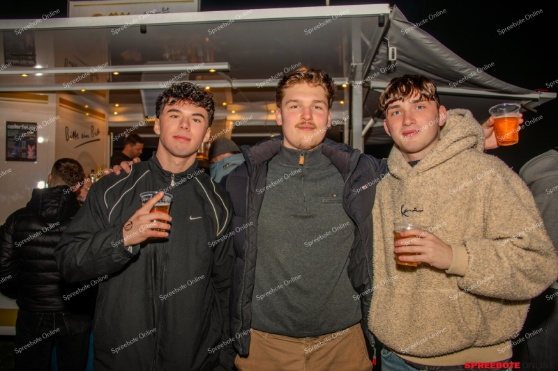 Spreebote-Zwischen-Feuerschale-Partyarea_gallery1_10