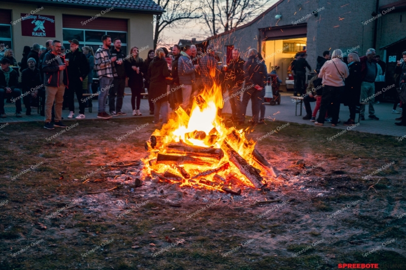 Spreebote-Zwischen-Feuerschale-Partyarea_gallery2_04