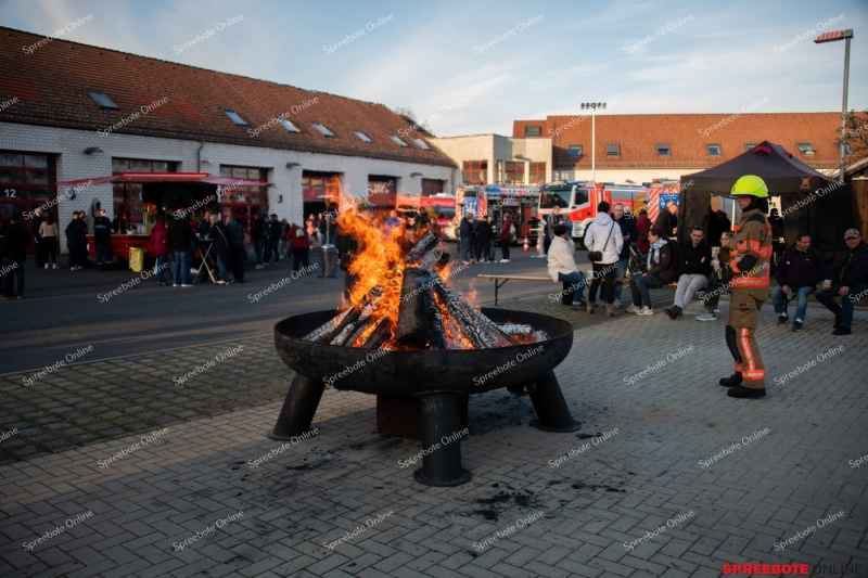 Spreebote-Zwischen-Feuerschale-Partyarea_gallery3_03