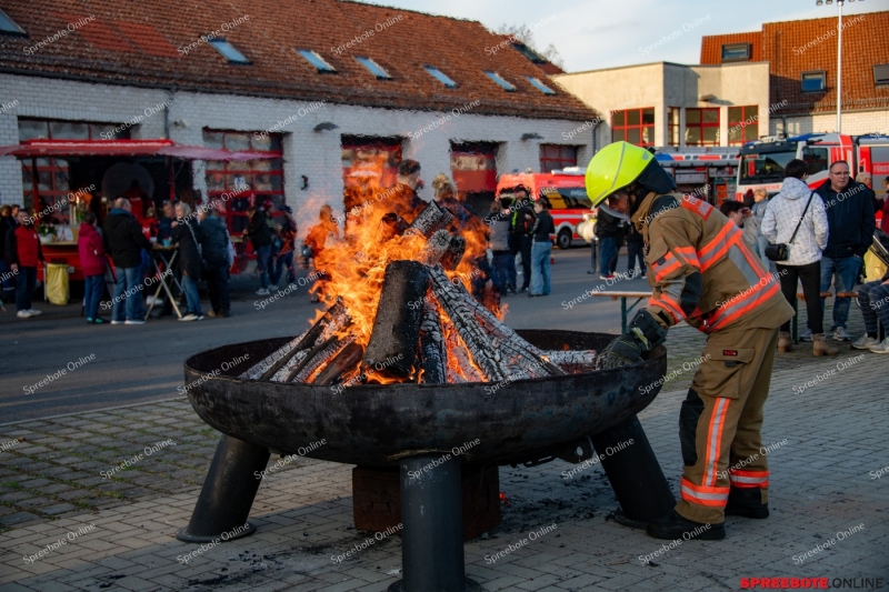 Spreebote-Zwischen-Feuerschale-Partyarea_gallery3_04