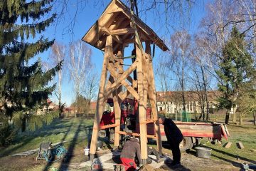 Neuer Molkenberger Glockenturm aufgerichtet