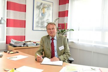 Landrat Rolf Lindemann dankt den Helfern aus Oder-Spree