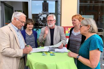 Avantgardisten für Frankfurt (Oder) geben ihre Unterschrift