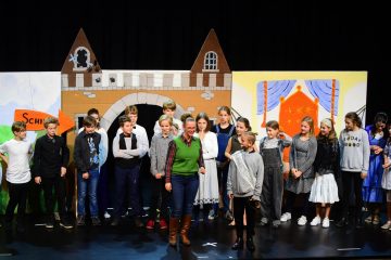 Theaterprojekt mit Doppel-Premiere des Carl-Bechstein-Gymnasiums