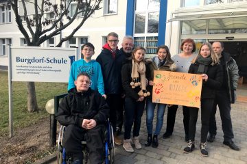 Spendenübergabe für Musical-Projekt an der Burgdorf-Schule