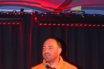 „Im Rathaus gibt es einen neuen Sport: Stühlerücken!“