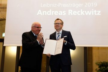 Viadrina-Soziologe Prof. Dr. Andreas Reckwitz nimmt mit 2,5 Millionen Euro dotierten Leibniz-Preis entgegen
