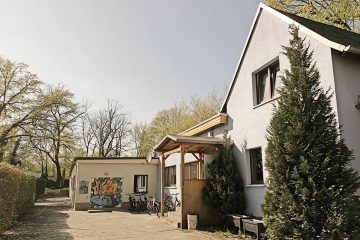 Sachbeschädigung und zerstörte Glasflaschen auf dem Jugendclubgelände