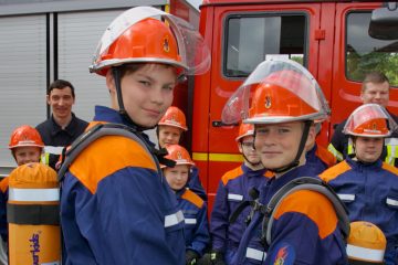 Feuerwehr Kids begeistert über neue Übungsausrüstung