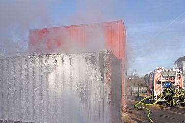 Fettexplosion und Bügeleisenbrand im Container