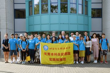 Chinesische Studierende auf Stippvisite im Lausitzer Handwerk