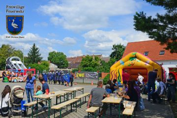 Familienfest bei strahlendem Sonnenschein