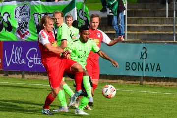 Fans feiern 3:0-Sieg des FSV Union
