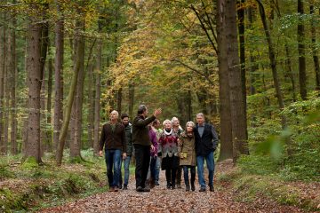 Förster führen durch den FriedWald Fürstenwalde