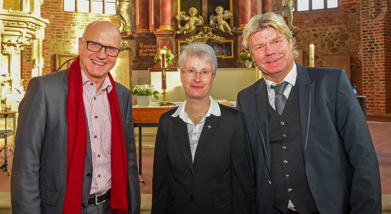 Pfarrerin Ulrike Menzel in Amt und Würden