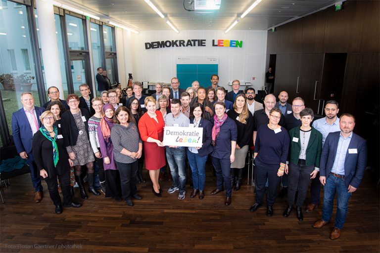 Mehr Demokratiearbeit und Prävention