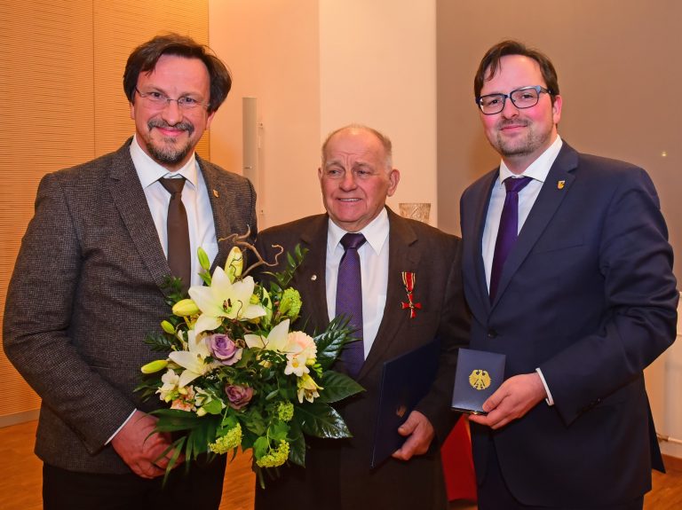 Bundespräsident verleiht Verdienstkreuz an Jürgen luban