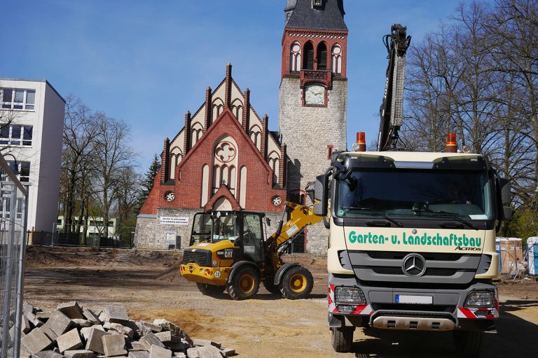 Bauarbeiten am Erkneraner Kirchvorplatz haben begonnen