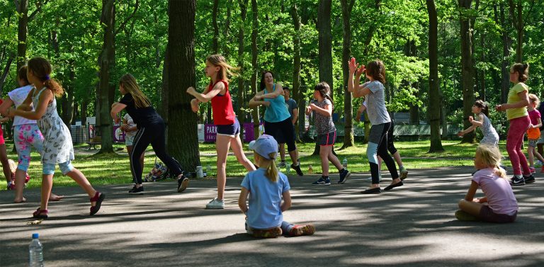 Tanz und Spaß im Park
