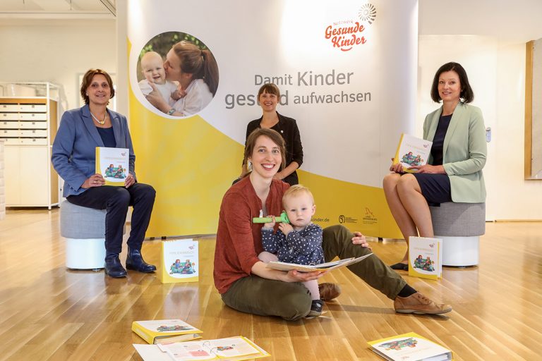 Netzwerk Gesunde Kinder stellt neues Familienhandbuch vor