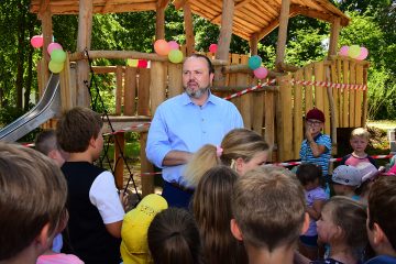 Kita Kunterbunt endlich wieder mit Spielhügel