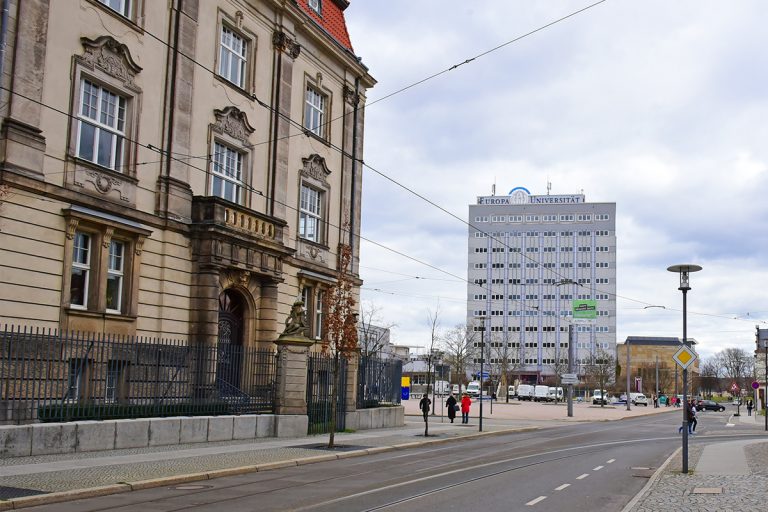 Deutsche und polnische Uni-Bibliothek mit einem Klick