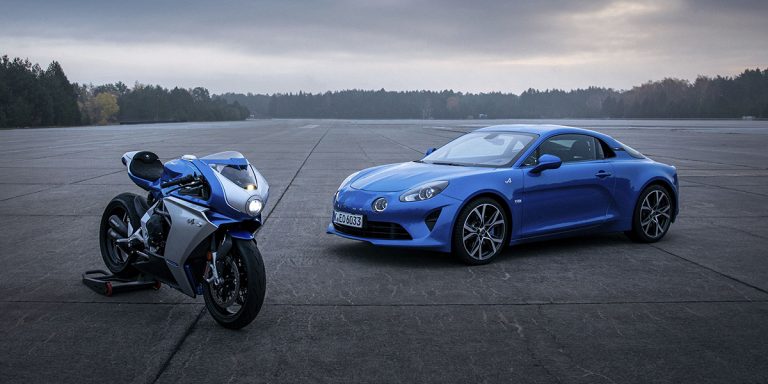 MV Augusta Superbike im Alpine-Look