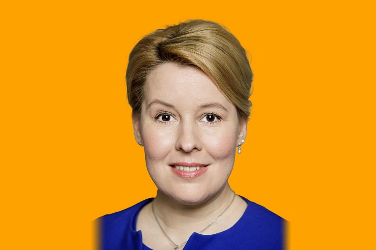 Ministerin kündigt Jugend-Hearing an