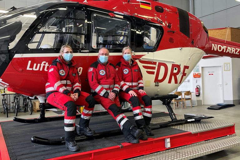 Moderner Rettungshubschrauber kommt zum Einsatz