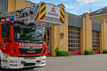 Feierliche Fahrzeugübergabe