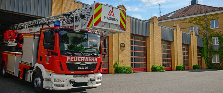 Feierliche Fahrzeugübergabe
