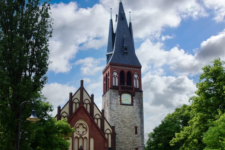 Förderkreis Alte Kirchen sucht „Blühende Dorfkirchen“