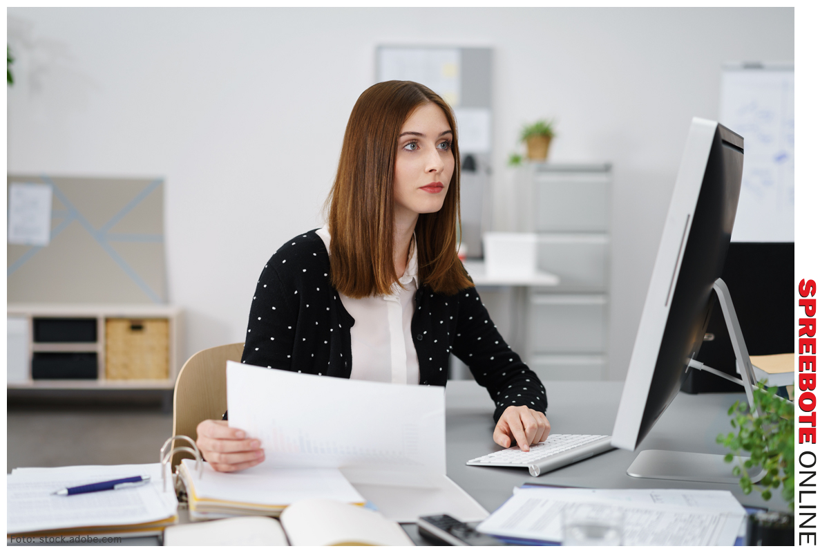 Diplomurkunden übergeben