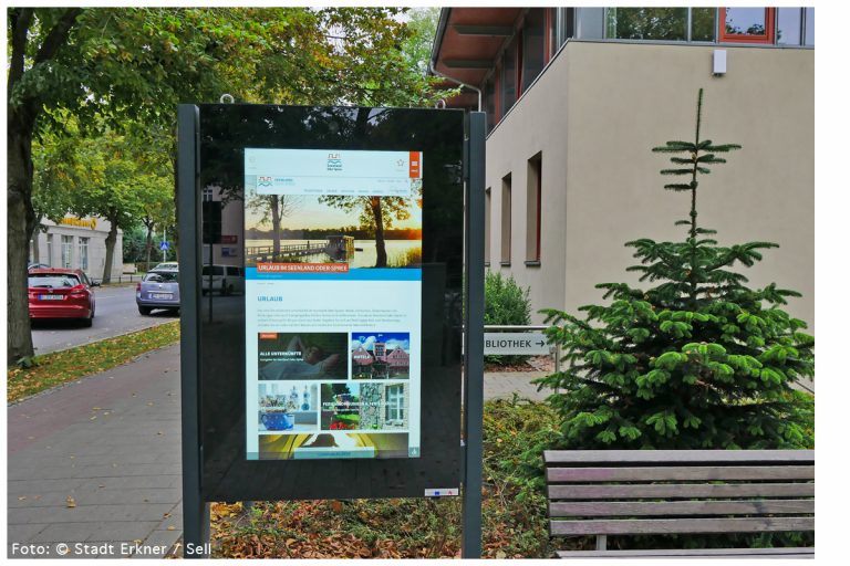 Info-Stele mit Touch-Display