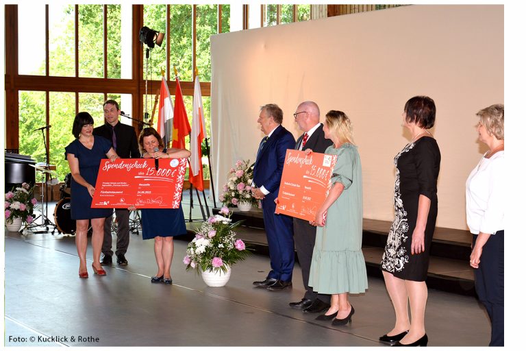 Rahn Education Übergab Spende