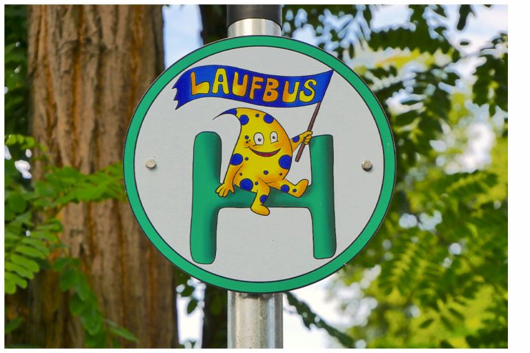 Erkneraner Laufbus startet