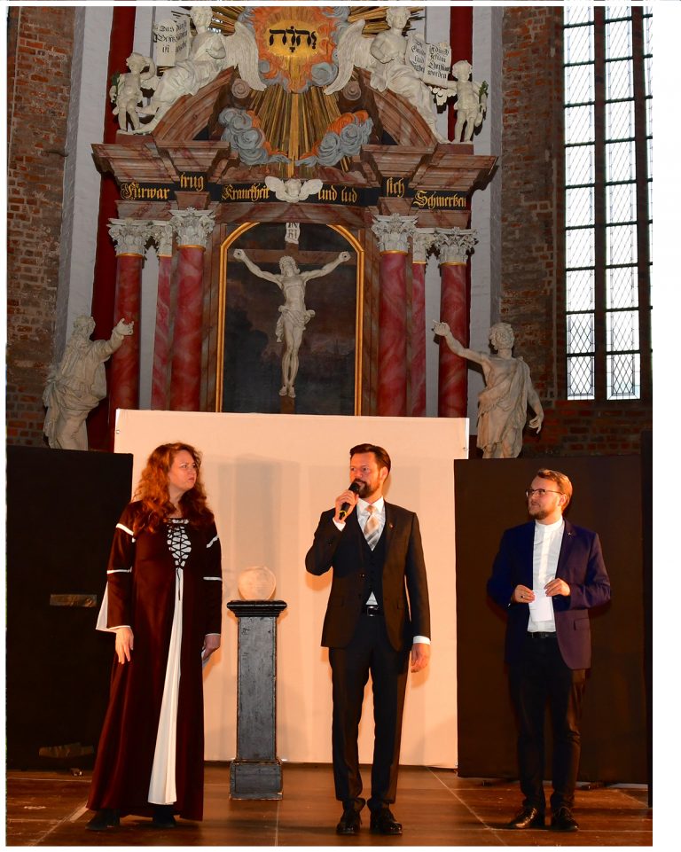 Theater-Premiere im Dom