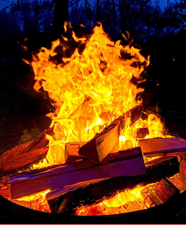 Das ganze Dorf trifft sich beim Osterfeuer