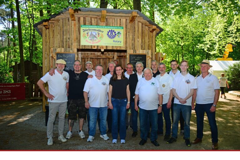 Familienfest & Pavillon Übergabe