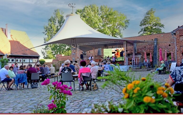 Open Air mit der Band Treibsand