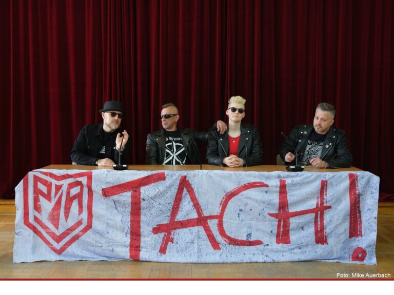 TACH! Die Punk/Rock – Zeitreise von PIA UNITED