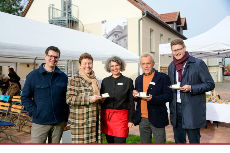 Feierliche Eröffnung der Tortenschlachterei