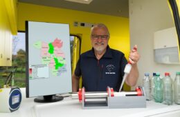 Verein testet auf dem Marktplatz Brunnenwasser